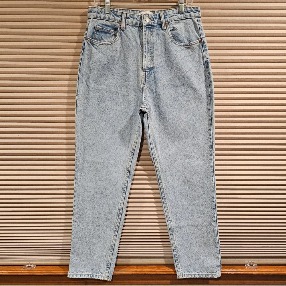 Zara Womens High Waisted Mom Jeans Light Wash Blue Denim Size 10 Taper Leg 90s - Picture 1 of 6